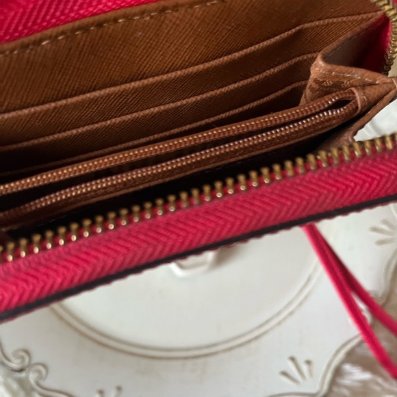 Tory Burch red Robinson zip Wallet with wristlet strap - Picture 5 of 9